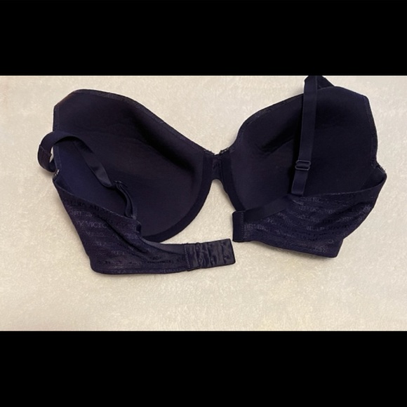 Victoria Secrets Bra - Picture 4 of 10
